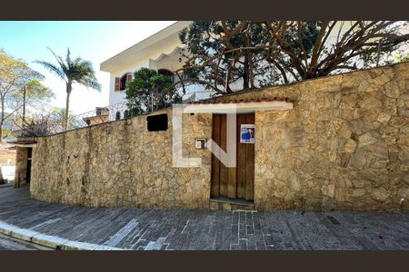 Casa para alugar com 412m², 4 quartos e 4 vagasFachada