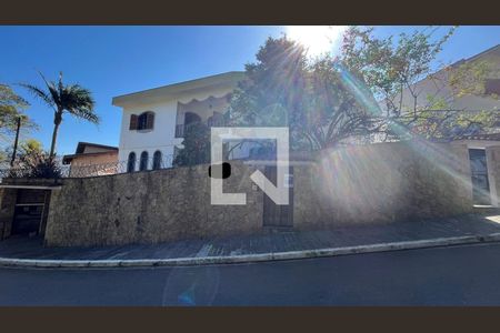 Casa para alugar com 412m², 4 quartos e 4 vagasFachada