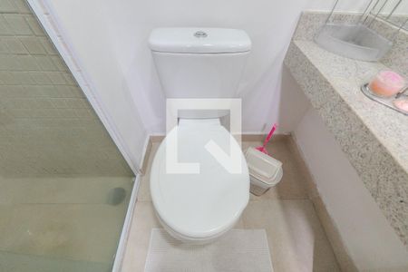 Banheiro social de kitnet/studio para alugar com 1 quarto, 32m² em Consolação, São Paulo