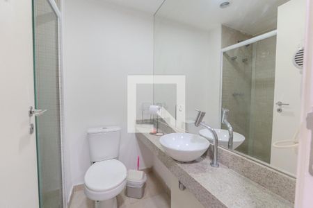 Banheiro social de kitnet/studio para alugar com 1 quarto, 32m² em Consolação, São Paulo