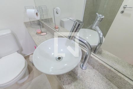 Banheiro social de kitnet/studio para alugar com 1 quarto, 32m² em Consolação, São Paulo