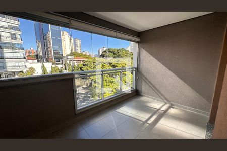 Varanda da sala de apartamento para alugar com 1 quarto, 53m² em Campo Belo, São Paulo