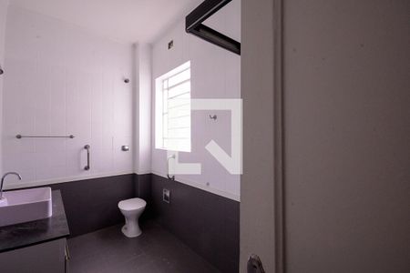 Casa à venda com 300m², 3 quartos e 2 vagasBanheiro 2