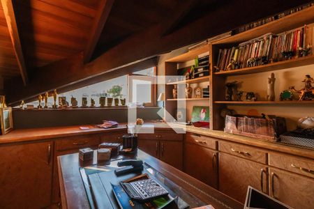 Casa de condomínio à venda com 800m², 4 quartos e 6 vagasEscritório