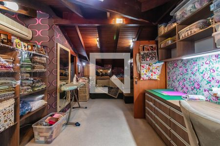 Casa de condomínio à venda com 800m², 4 quartos e 6 vagasSótão