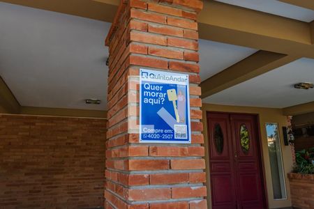 Casa de condomínio à venda com 800m², 4 quartos e 6 vagasPlaquinha na Fachada