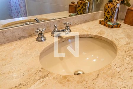 Casa de condomínio à venda com 800m², 4 quartos e 6 vagasBanheiro da Suíte 1