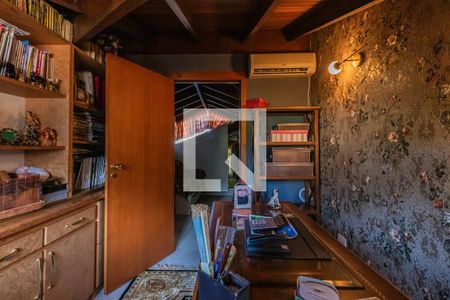 Casa de condomínio à venda com 800m², 4 quartos e 6 vagasEscritório