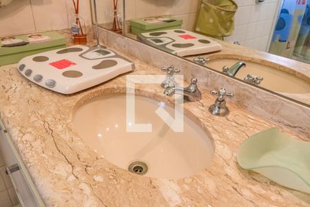 Casa de condomínio à venda com 800m², 4 quartos e 6 vagasQuarto 1