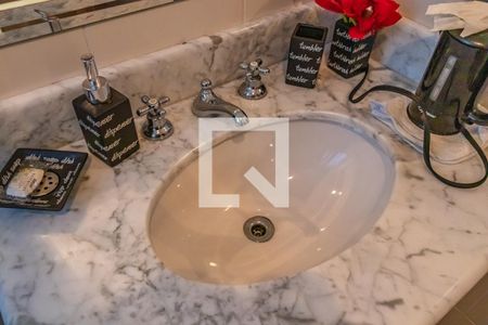 Casa de condomínio à venda com 800m², 4 quartos e 6 vagasBanheiro da Suíte 2