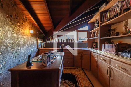 Casa de condomínio à venda com 800m², 4 quartos e 6 vagasEscritório