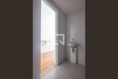 Banheiro de kitnet/studio para alugar com 1 quarto, 33m² em Pinheiros, São Paulo