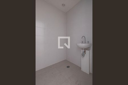 Banheiro de kitnet/studio para alugar com 1 quarto, 26m² em Pinheiros, São Paulo