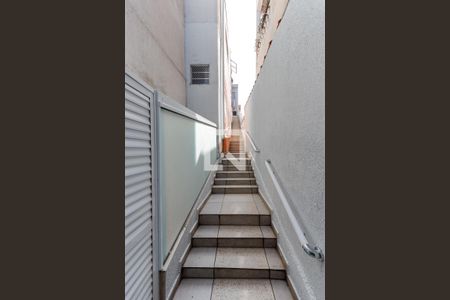 Escada Entrada de casa para alugar com 2 quartos, 67m² em Jardim Japão, São Paulo