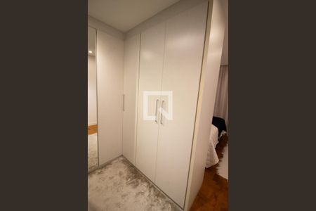 Apartamento à venda com 107m², 2 quartos e 1 vaga Apartamento à venda com 107m², 2 quartos e 1 vagaCloset da suíte
