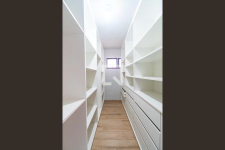 Closet do quarto 1 de casa para alugar com 2 quartos, 120m² em Vila do Encontro, São Paulo