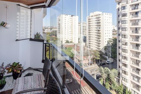 Sacada de apartamento à venda com 3 quartos, 98m² em Indianópolis, São Paulo