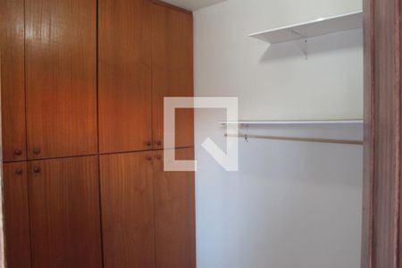 Casa à venda com 650m², 4 quartos e 4 vagasQuarto de Serviço