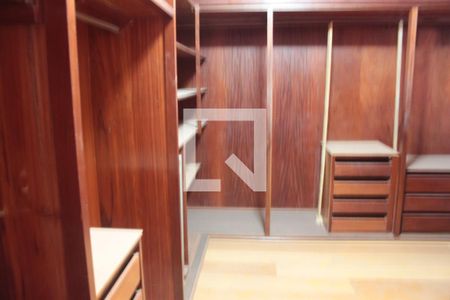 Casa à venda com 650m², 4 quartos e 4 vagasCloset