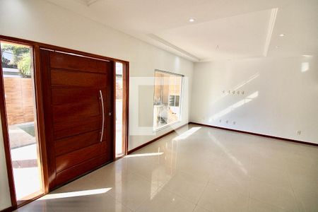 Sala de casa de condomínio à venda com 5 quartos, 270m² em Vargem Pequena, Rio de Janeiro