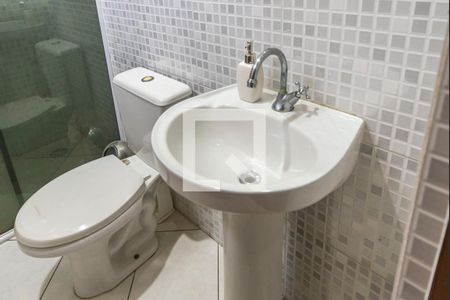 Casa à venda com 240m², 5 quartos e 4 vagasBanheiro do Quarto 2