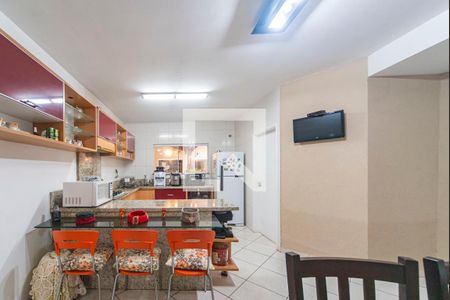 Casa à venda com 240m², 5 quartos e 4 vagasCopa e Cozinha