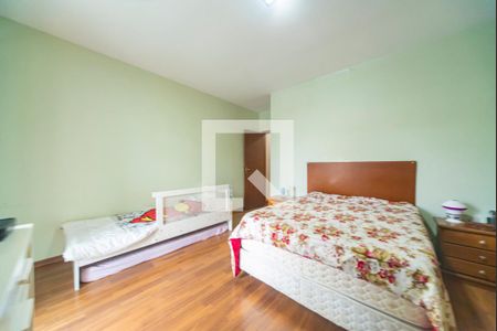 Casa à venda com 240m², 5 quartos e 4 vagasQuarto 4