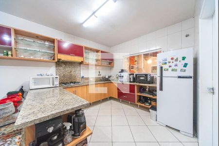 Casa à venda com 240m², 5 quartos e 4 vagasCopa e Cozinha