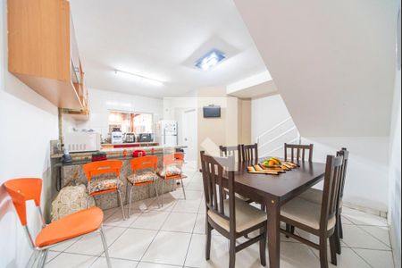 Casa à venda com 240m², 5 quartos e 4 vagasCopa e Cozinha