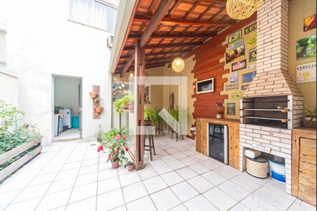 Casa à venda com 240m², 5 quartos e 4 vagasQuintal e Área Gourmet