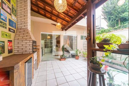Casa à venda com 240m², 5 quartos e 4 vagasQuintal e Área Gourmet