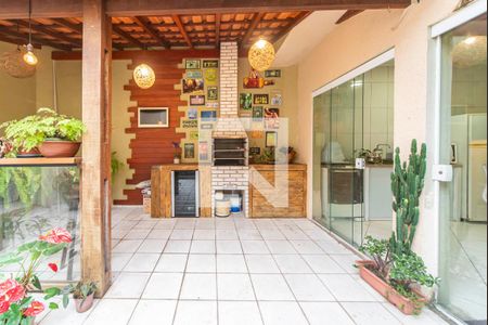 Casa à venda com 240m², 5 quartos e 4 vagasQuintal e Área Gourmet