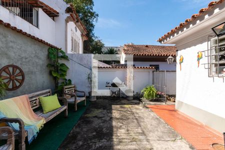 Casa à venda com 480m², 4 quartos e 2 vagasVaranda fundos  (segundo andar)