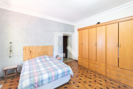 Casa à venda com 480m², 4 quartos e 2 vagasSuíte 1 (segundo andar)