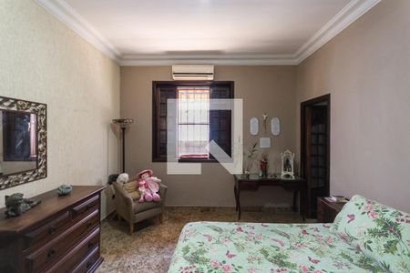 Casa à venda com 480m², 4 quartos e 2 vagasSuíte 2 (segundo andar)