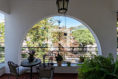 Casa à venda com 480m², 4 quartos e 2 vagasVaranda (segundo andar)