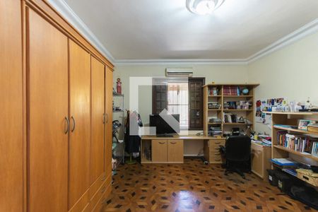 Casa à venda com 480m², 4 quartos e 2 vagasSuíte 1 (segundo andar)