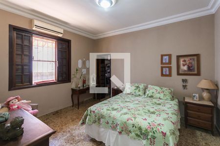 Casa à venda com 480m², 4 quartos e 2 vagasSuíte 2 (segundo andar)