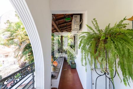 Casa à venda com 480m², 4 quartos e 2 vagasVaranda (segundo andar)