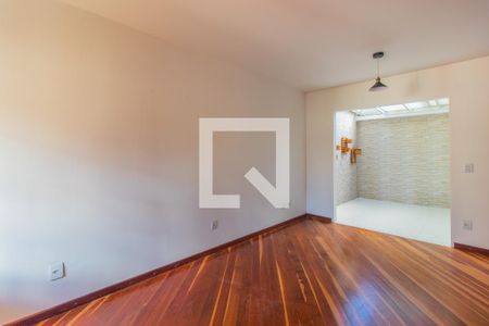Sala de casa à venda com 4 quartos, 178m² em Espírito Santo, Porto Alegre