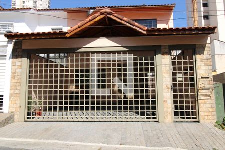 Casa à venda com 133m², 3 quartos e 2 vagasFachada