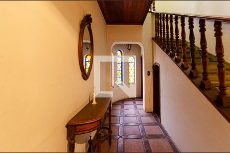 Casa para alugar com 1100m², 4 quartos e 8 vagas Casa para alugar com 1100m², 4 quartos e 8 vagasCorredor