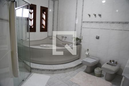 Casa à venda com 350m², 3 quartos e sem vagaBanheiro da Suíte