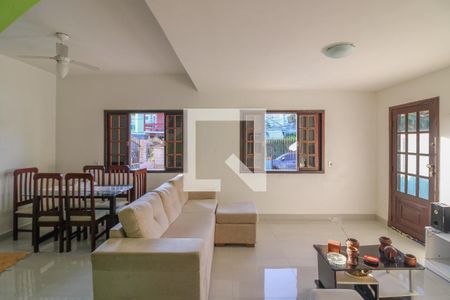 Sala de casa para alugar com 4 quartos, 140m² em Vargem Pequena, Rio de Janeiro