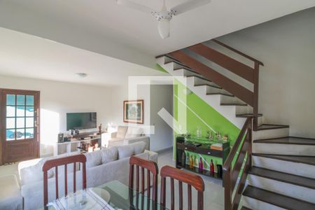 Sala de casa para alugar com 4 quartos, 140m² em Vargem Pequena, Rio de Janeiro