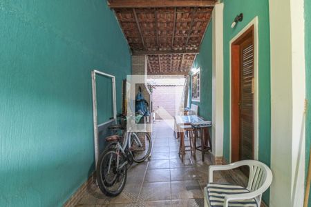 Casa para alugar com 140m², 4 quartos e 2 vagasÁrea externa - Lateral da casa