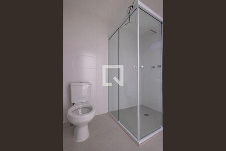 Banheiro de kitnet/studio para alugar com 1 quarto, 26m² em Pinheiros, São Paulo