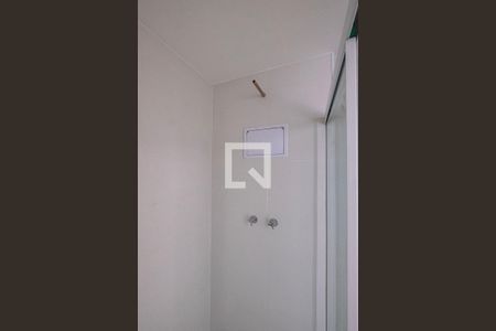 Banheiro de kitnet/studio para alugar com 1 quarto, 26m² em Pinheiros, São Paulo