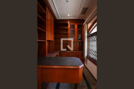 Casa à venda com 900m², 4 quartos e 9 vagasEscritorio