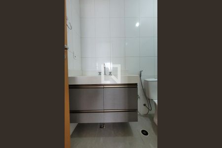 Apartamento para alugar com 76m², 2 quartos e 1 vaga Apartamento para alugar com 76m², 2 quartos e 1 vagaBanheiro da suíte